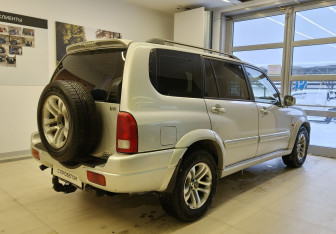 Подержанный автомобиль Suzuki Grand Vitara 2005 года (5 фото)