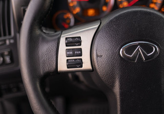 Подержанный автомобиль Infiniti FX 2006 года (12 фото)