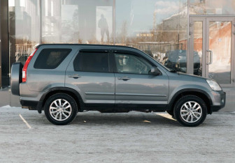 Подержанный автомобиль Honda CR-V 2005 года (4 фото)