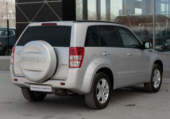 Подержанный автомобиль Suzuki Grand Vitara 2010 года (5 фото)