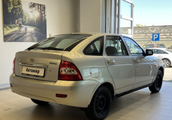 Подержанный автомобиль LADA (ВАЗ) Priora Hatchback 2012 года (4 фото)