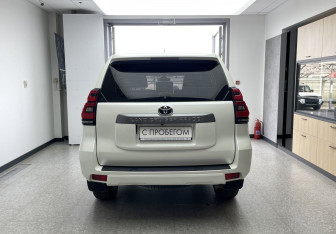 Подержанный автомобиль Toyota Land Cruiser Prado 2021 года (5 фото)