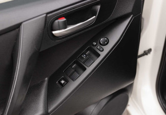 Подержанный автомобиль Mazda 3 Sedan 2011 года (16 фото)