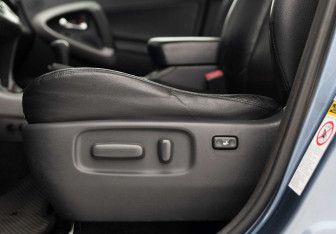 Подержанный автомобиль Toyota RAV4 2008 года (19 фото)