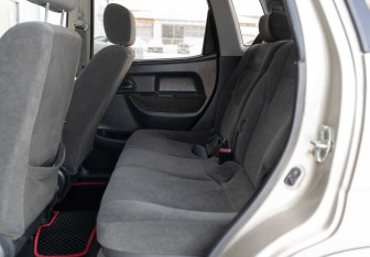 Подержанный автомобиль Suzuki Swift Hatchback 2004 года (15 фото)