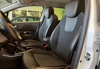 Подержанный автомобиль Renault Kaptur 2022 года (13 фото)