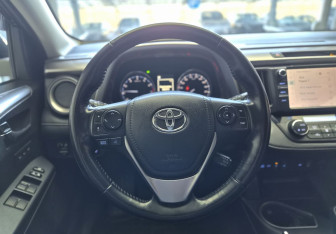 Подержанный автомобиль Toyota RAV4 2019 года (9 фото)