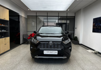 Подержанный автомобиль Toyota RAV4 2022 года (2 фото)