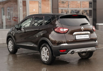 Подержанный автомобиль Renault Kaptur 2017 года (7 фото)