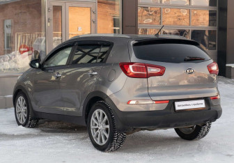 Подержанный автомобиль Kia Sportage 2011 года (7 фото)
