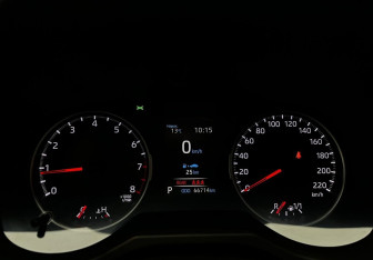 Подержанный автомобиль Toyota RAV4 2022 года (11 фото)