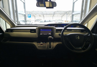 Подержанный автомобиль Honda Freed 2019 года (7 фото)