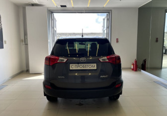 Подержанный автомобиль Toyota RAV4 2013 года (5 фото)