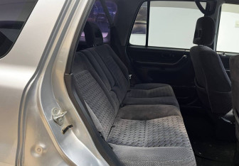 Подержанный автомобиль Honda CR-V 2000 года (11 фото)