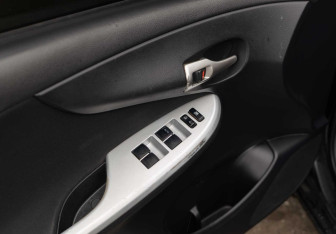 Подержанный автомобиль Toyota Corolla Sedan 2013 года (15 фото)