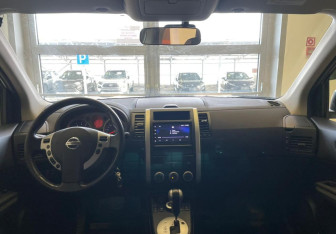 Подержанный автомобиль Nissan X-Trail 2010 года (10 фото)