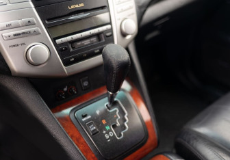 Подержанный автомобиль Lexus RX 2005 года (18 фото)