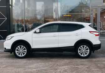 Подержанный автомобиль Nissan Qashqai 2014 года (8 фото)