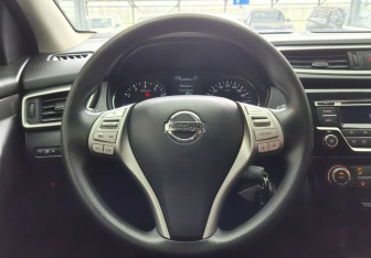 Подержанный автомобиль Nissan Qashqai 2015 года (9 фото)