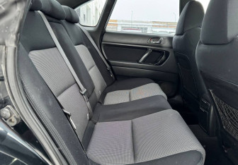 Подержанный автомобиль Subaru Legacy Sedan 2005 года (20 фото)