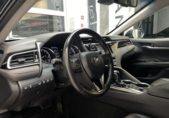 Подержанный автомобиль Toyota Camry Sedan 2019 года (9 фото)