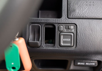 Подержанный автомобиль Honda Stream 2002 года (16 фото)