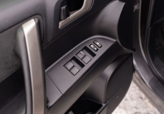 Подержанный автомобиль Toyota Highlander 2013 года (17 фото)