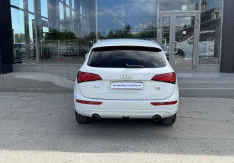 Подержанный автомобиль Audi Q5 2014 года (6 фото)