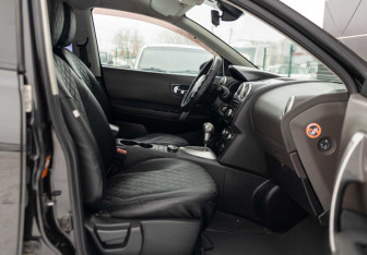 Подержанный автомобиль Nissan Qashqai 2007 года (18 фото)