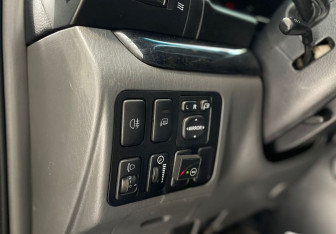 Подержанный автомобиль Toyota Land Cruiser Prado 2003 года (16 фото)