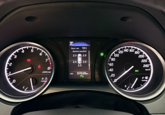Подержанный автомобиль Toyota Camry Sedan 2018 года (14 фото)