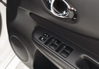 Подержанный автомобиль Nissan Note 2019 года (16 фото)