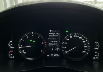 Подержанный автомобиль Lexus LX 2017 года (12 фото)