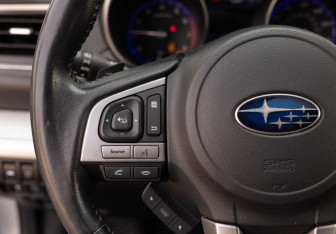 Подержанный автомобиль Subaru Legacy Sedan 2017 года (12 фото)