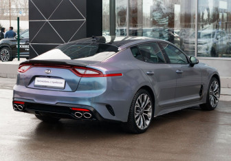 Подержанный автомобиль Kia Stinger 2018 года (5 фото)