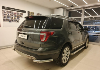Подержанный автомобиль Ford Explorer 2017 года (4 фото)