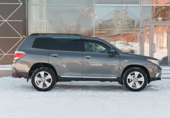 Подержанный автомобиль Toyota Highlander 2011 года (4 фото)