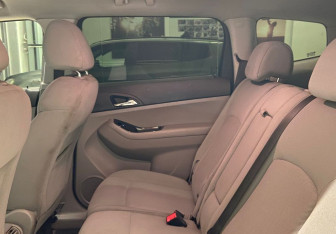 Подержанный автомобиль Chevrolet Orlando 2011 года (12 фото)