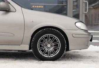 Подержанный автомобиль Nissan Bluebird Sylphy 2002 года (9 фото)