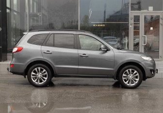 Подержанный автомобиль Hyundai Santa Fe 2012 года (4 фото)