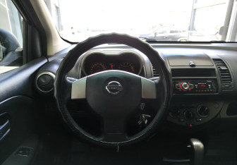 Подержанный автомобиль Nissan Note 2007 года (9 фото)
