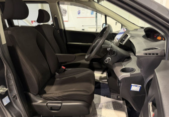 Подержанный автомобиль Honda Freed 2010 года (9 фото)