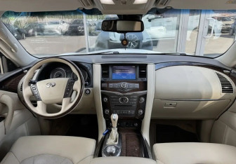 Подержанный автомобиль Infiniti QX56 2012 года (12 фото)