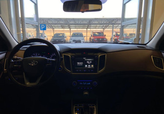 Подержанный автомобиль Hyundai Creta 2019 года (12 фото)