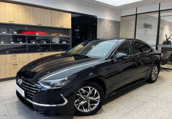Подержанный автомобиль Hyundai Sonata 2021 года (1 фото)