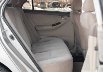 Подержанный автомобиль Toyota Corolla Sedan 2001 года (15 фото)