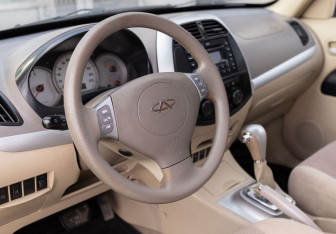 Подержанный автомобиль Chery Tiggo (T11) 2008 года (11 фото)