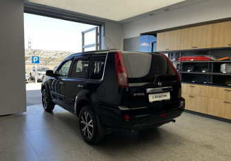 Подержанный автомобиль Nissan X-Trail 2006 года (6 фото)