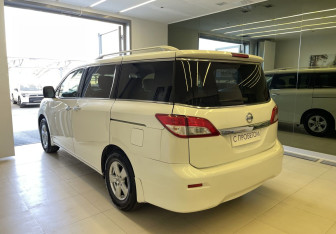 Подержанный автомобиль Nissan Quest 2013 года (6 фото)