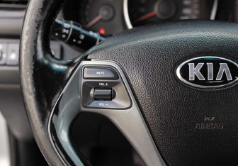 Подержанный автомобиль Kia Rio Sedan 2015 года (12 фото)